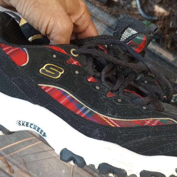 COPY - Women's size 7 sketchers black and red only wore twice - Picture 5 of 7